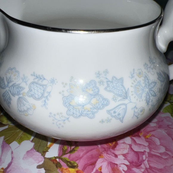 Royal Doulton Meadow Mist Creamer - Picture 3 of 12